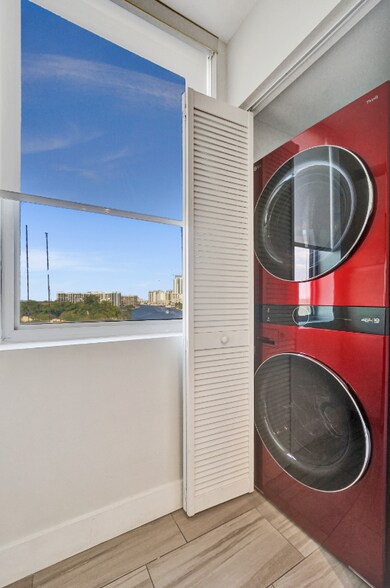 Building Photo - 2602 E Hallandale Beach Blvd