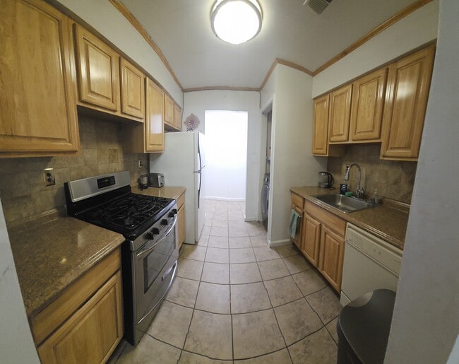 Building Photo - 321 Kennedy Dr