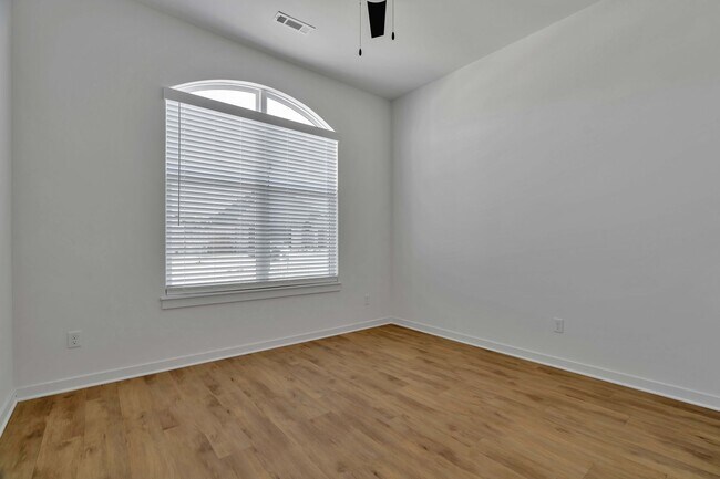 Building Photo - 2907 N Grey Squirrel Dr
