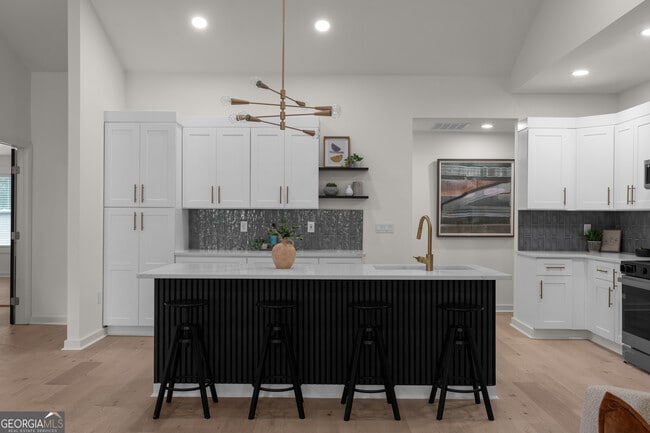 Building Photo - 1180 Fleming St