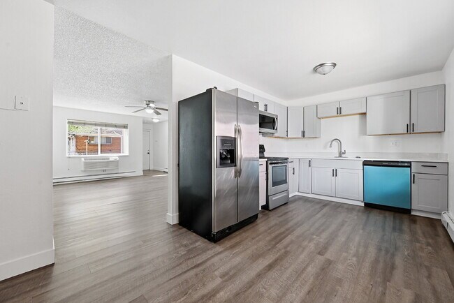 Building Photo - $1,495.95 2-bed, 1-bath, located in Denver with a washer and dryer.