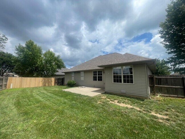 Building Photo - 3 Bedroom Home in Nixa Schools!