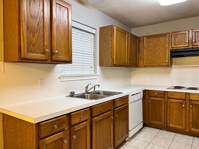 Building Photo - 411 Hickory Rd