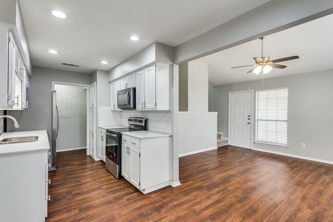Primary Photo - 117 Peachtree Ct