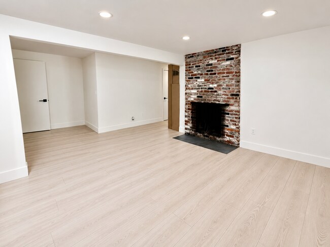 Building Photo - 7407 SW 36th Ave