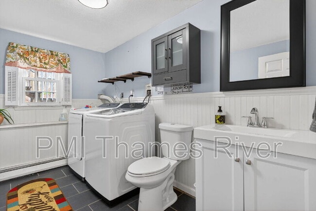 Building Photo - 74 Hurlburt St