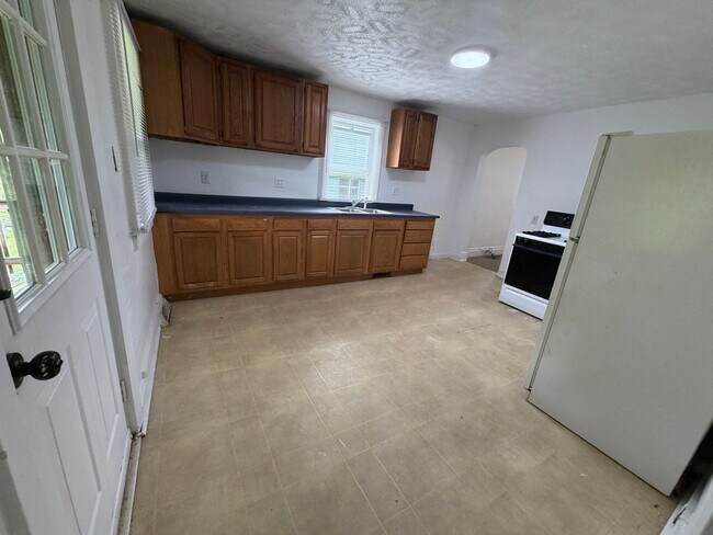 Building Photo - 2 bedroom townhome in Bentworth School District!