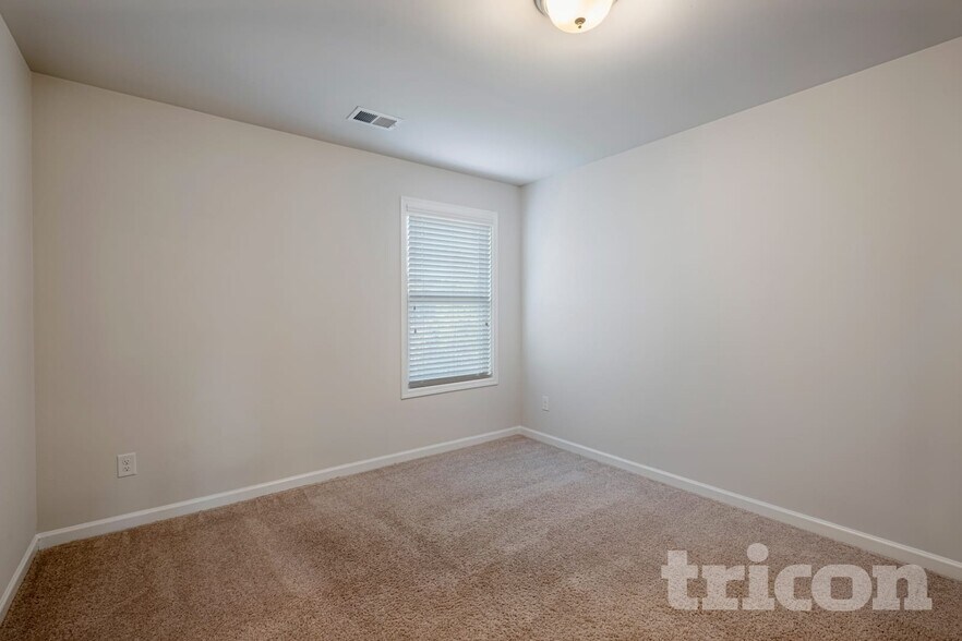 Building Photo - 559 Trickum Hill Dr