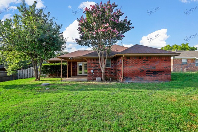 Building Photo - Move-In Special! Lovely 3/2/2 in Granbury!