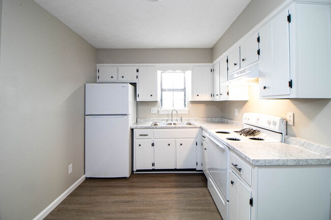 Building Photo - 404 -10 Thompsonville Lane