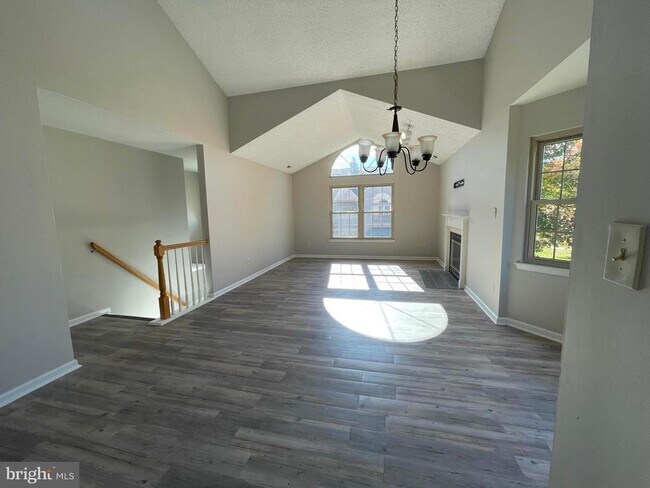 Building Photo - 2206 Brookhaven Dr