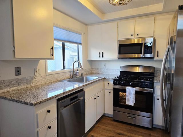 Building Photo - 2135 E Valley Pkwy