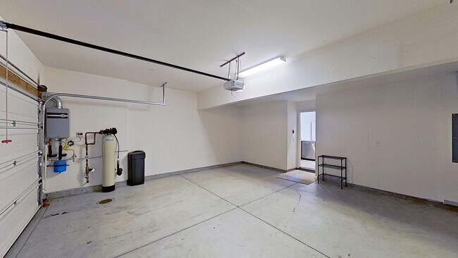 Building Photo - Large 2 Bedroom Townhome at The Village, L...