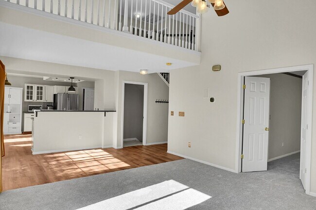 Building Photo - $2,695.00, 4 bed, 3.5 bath, located in Col...