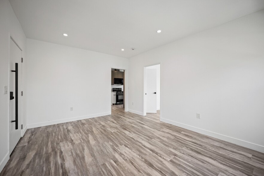 Building Photo - 1023 Tremont St