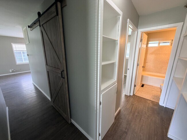 Building Photo - 1255 Montana St