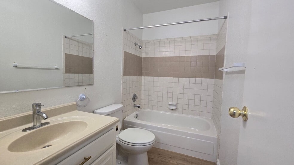 Building Photo - 5069 Eldora Ave