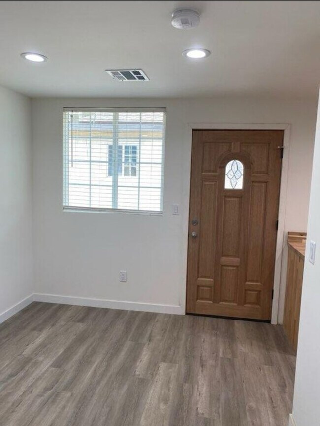 Building Photo - 10713 Irma Ave