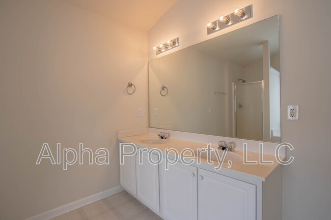 Building Photo - 111 Shairpin Ln