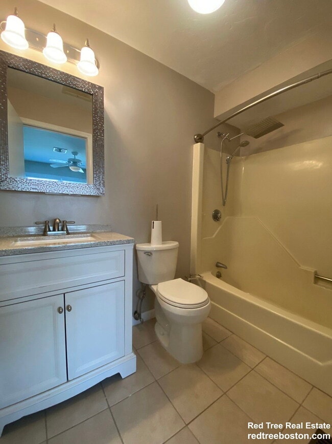 Building Photo - 1400 Lagrange St