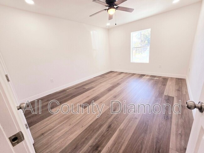 Building Photo - 148 Claire Ave