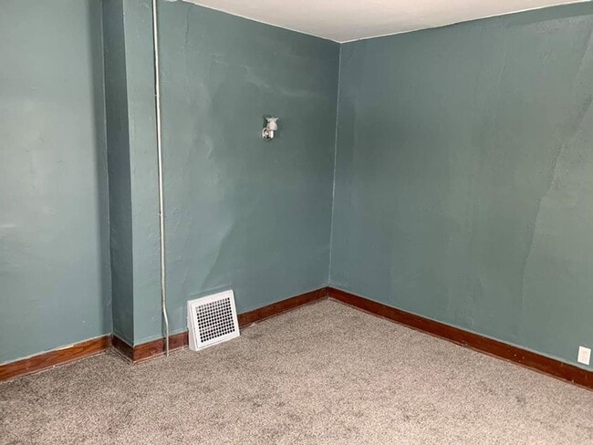 Building Photo - 3 bedroom home