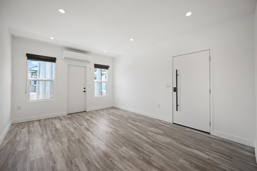 Building Photo - 1023 Tremont St