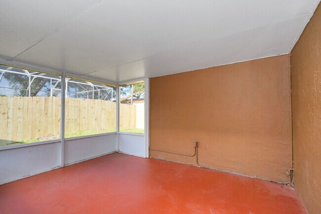Building Photo - 2716 SW 46th St