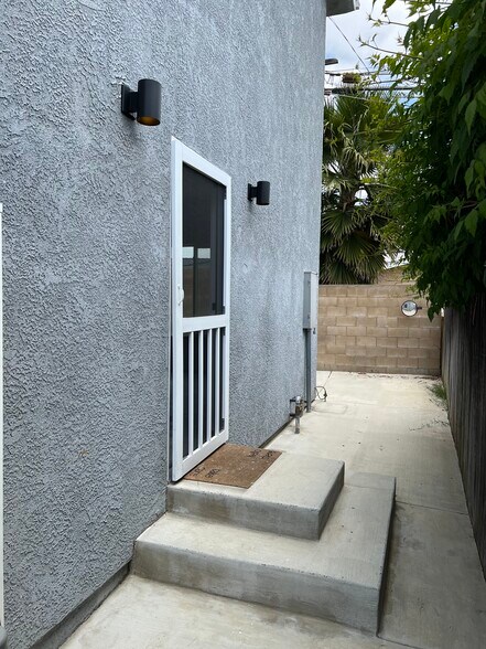Building Photo - 10048 Debra Ave