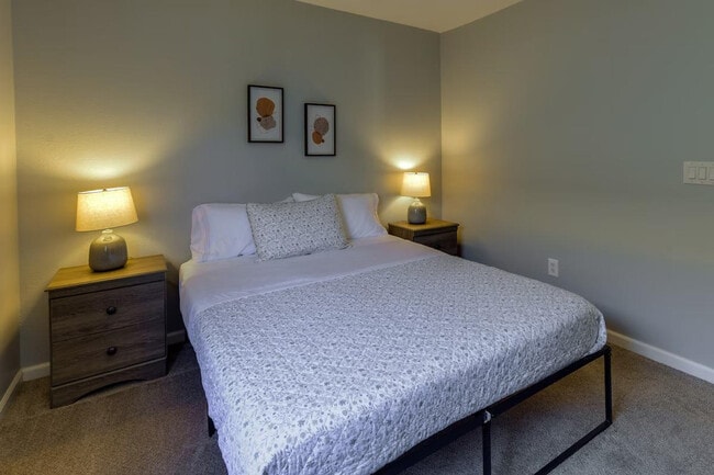 Building Photo - 2730 E Terrace Ave