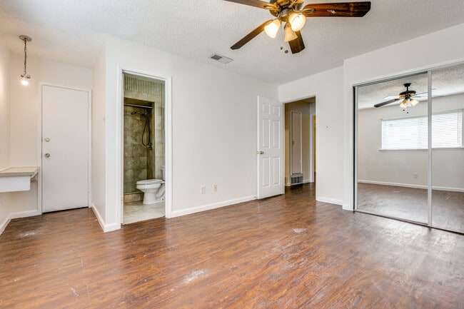 Building Photo - 209 Wake Dr