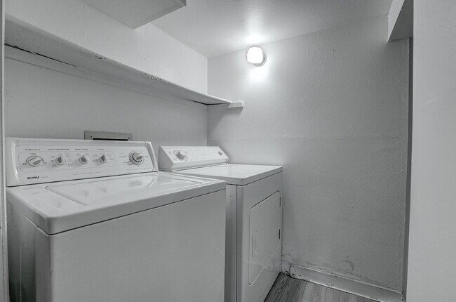 Building Photo - $1,790.95, 2-bed, 2-bath located in Denver