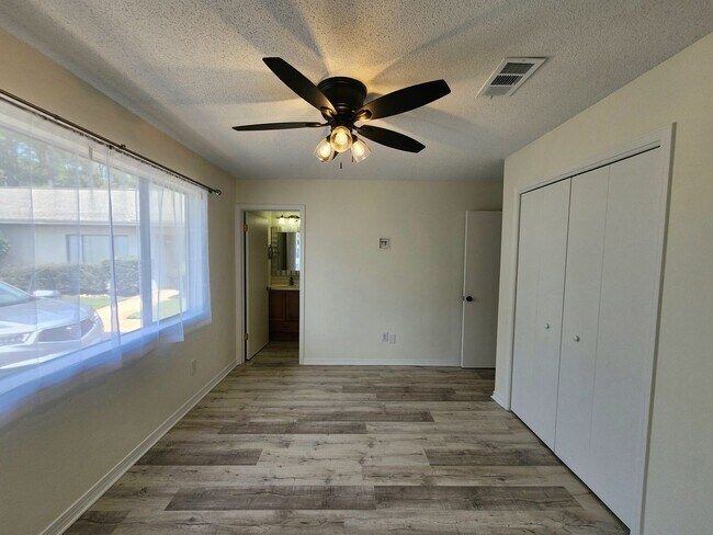 Building Photo - Gulf Shores 2/1.5 condo at Country Club Village