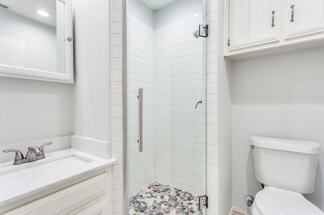 Building Photo - 2809 Meadow Park Dr