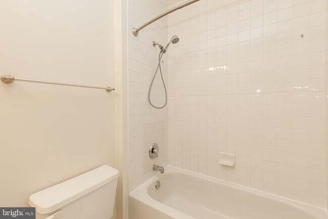 Building Photo - 2204 Westcourt Ln