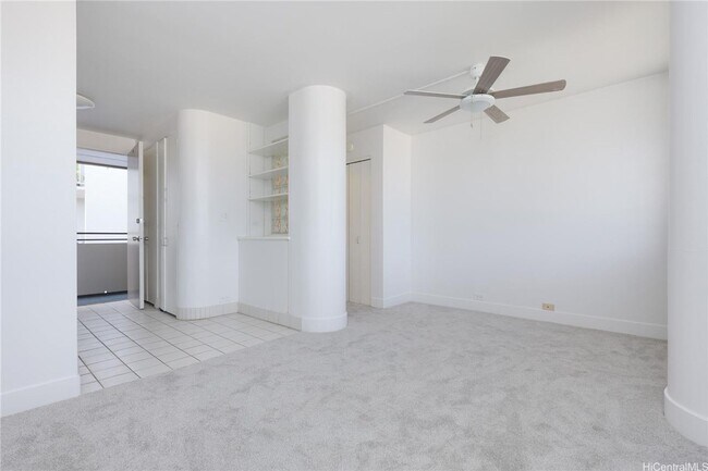 Building Photo - Nice and cozy studio with a washer dryer in unit.