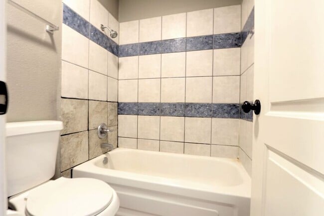 Building Photo - CHARMING 2 BEDS 2 BATHS HOME IN DALLAS FOR...