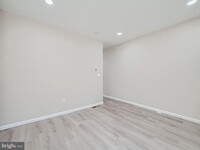 Building Photo - 1324 W Pratt St