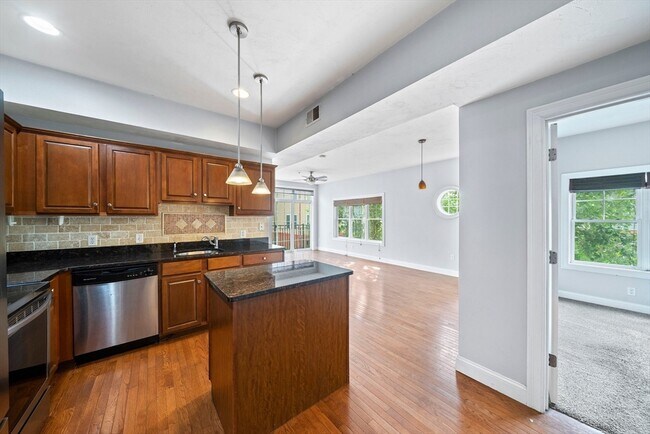 Building Photo - 163 Rumford Ave