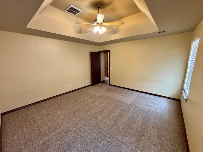 Building Photo - Charming 4 Bed 2 Bath in Yukon