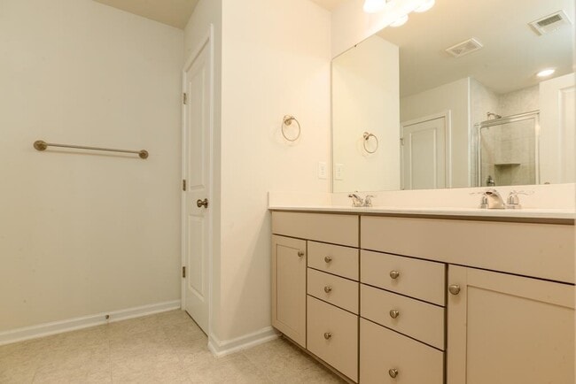 Building Photo - 5700 Redgum Dr