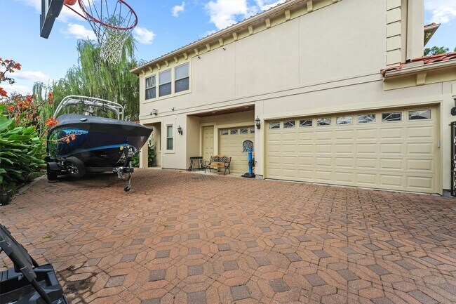 Building Photo - 1119 River Glyn Dr