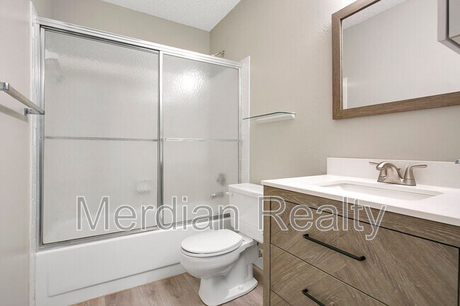 Building Photo - 513 Fairways Ln