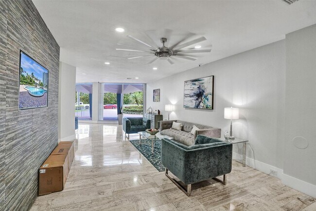 Building Photo - 301 N Ocean Blvd