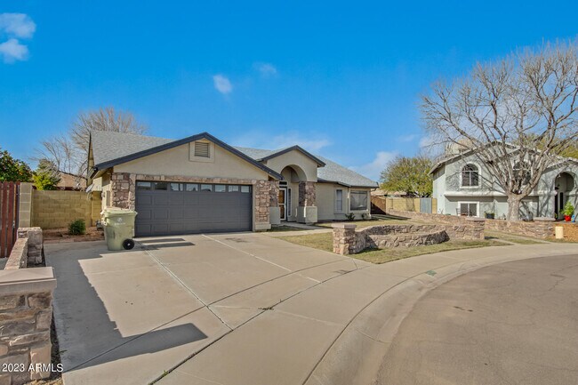 Building Photo - 8844 W Cavalier Dr