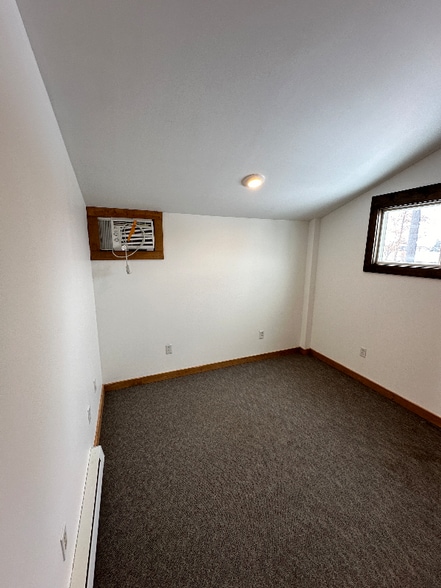 Building Photo - 705 Dakota St