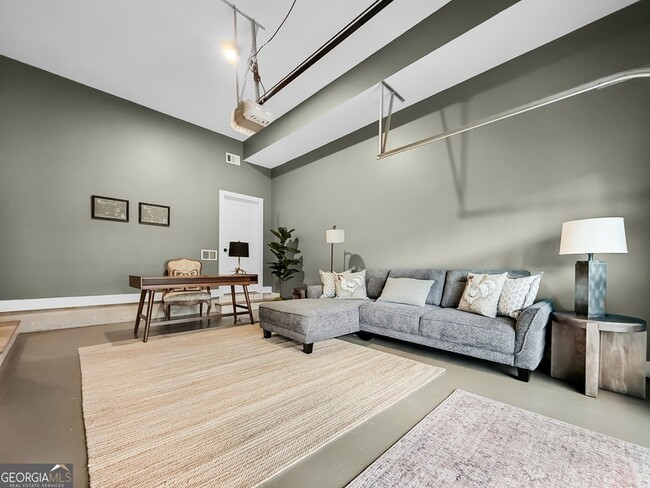 Building Photo - 10866 Serenbe Ln