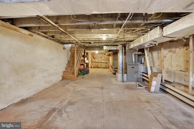 Building Photo - 219 Hermitage St