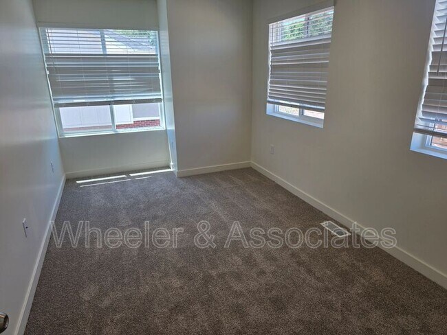 Building Photo - 460 W 1080 S