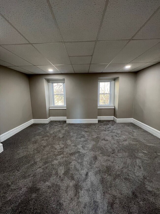 Building Photo - Newly Renovated 3 Bedroom, 1 Bathroom in Spring Hill- Central Air and Brand New Kitchen!!
